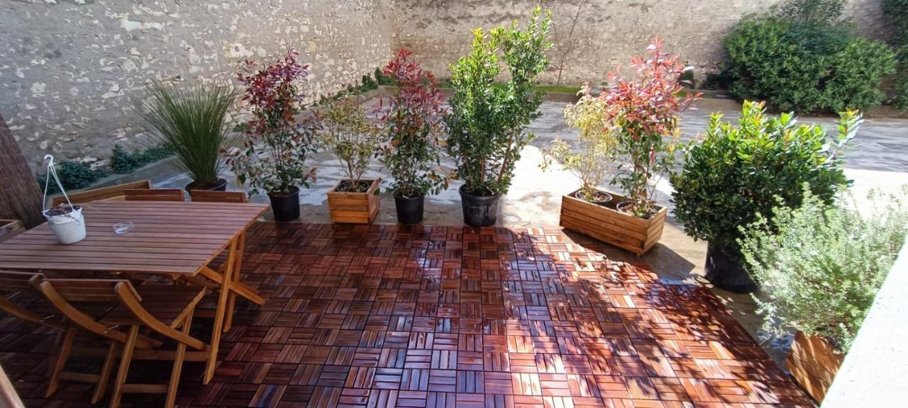 Superbe T2 Avec Grande Terrasse En Centre Ville A 5 Min A Pieds Des Arenes De Nimes Bagian luar foto